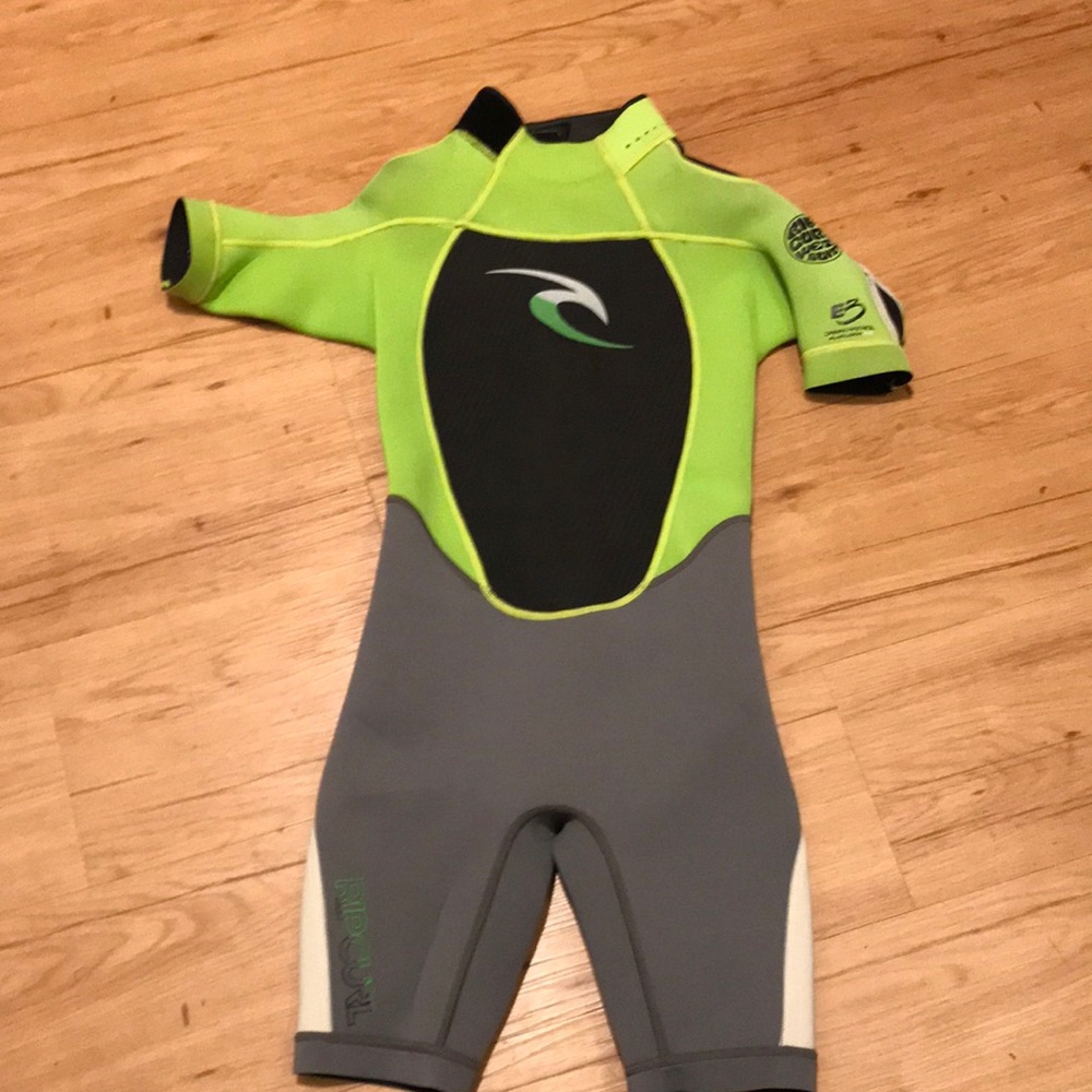 Rip Curl Wetsuit Shorts kids Y Size M Great condition